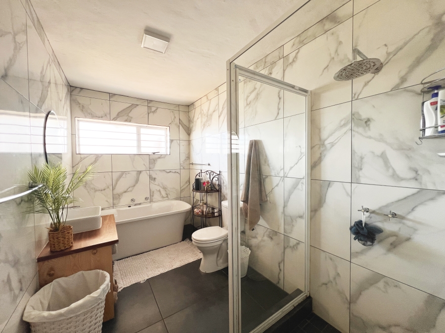 4 Bedroom Property for Sale in Calypso Beach Western Cape